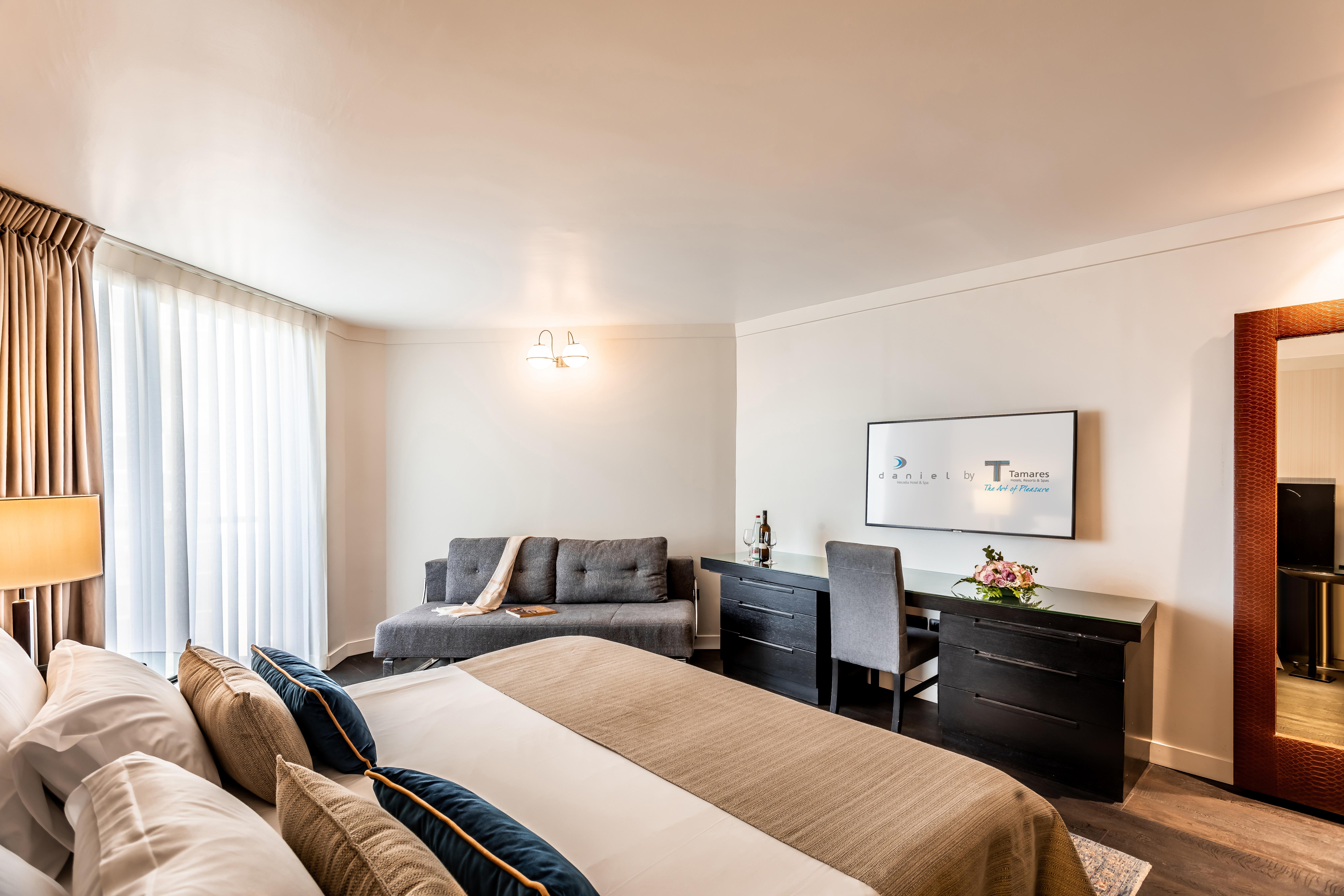 Daniel Herzliya Hotel Zewnętrze zdjęcie A room at the hotel