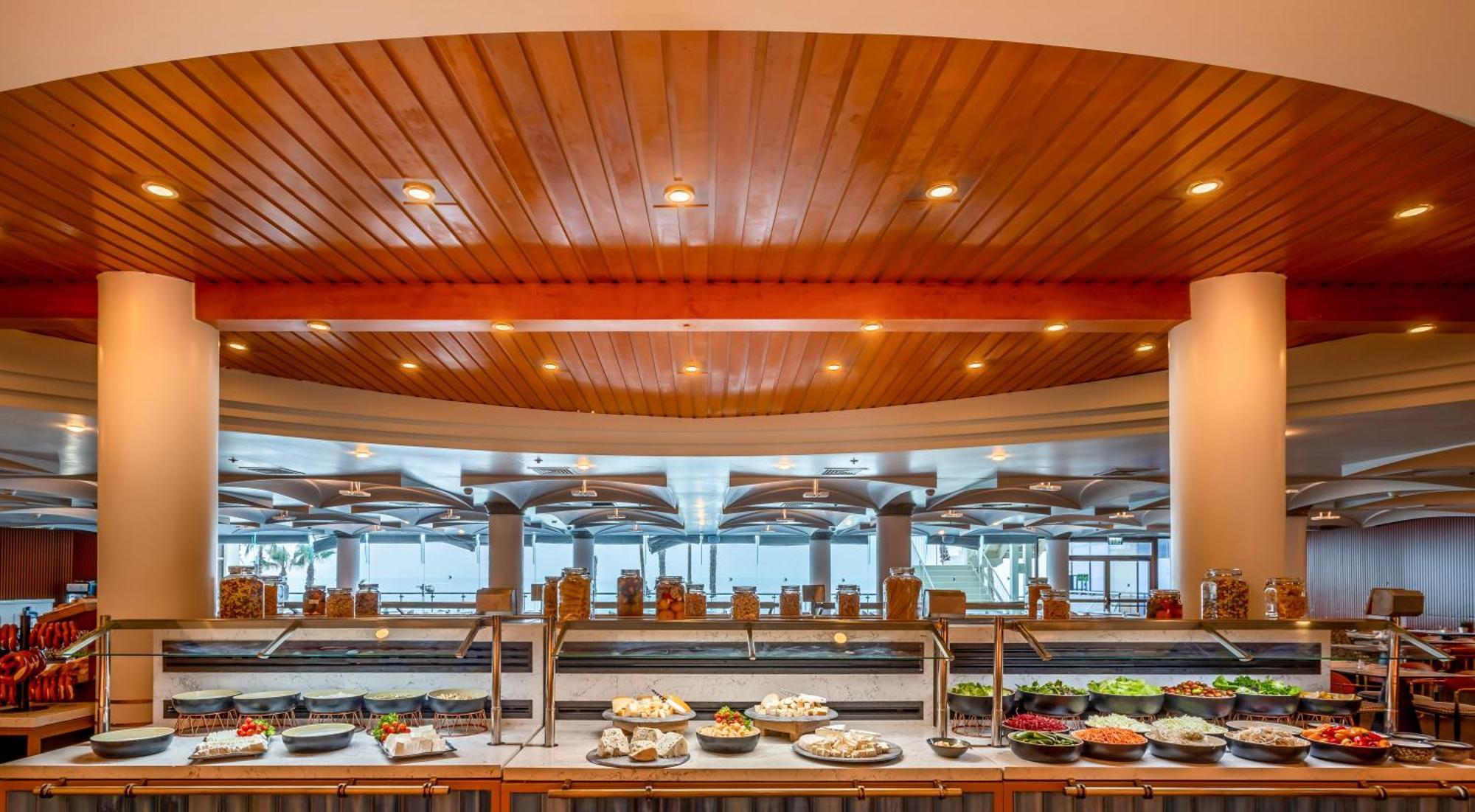 Daniel Herzliya Hotel Zewnętrze zdjęcie The buffet at the hotel