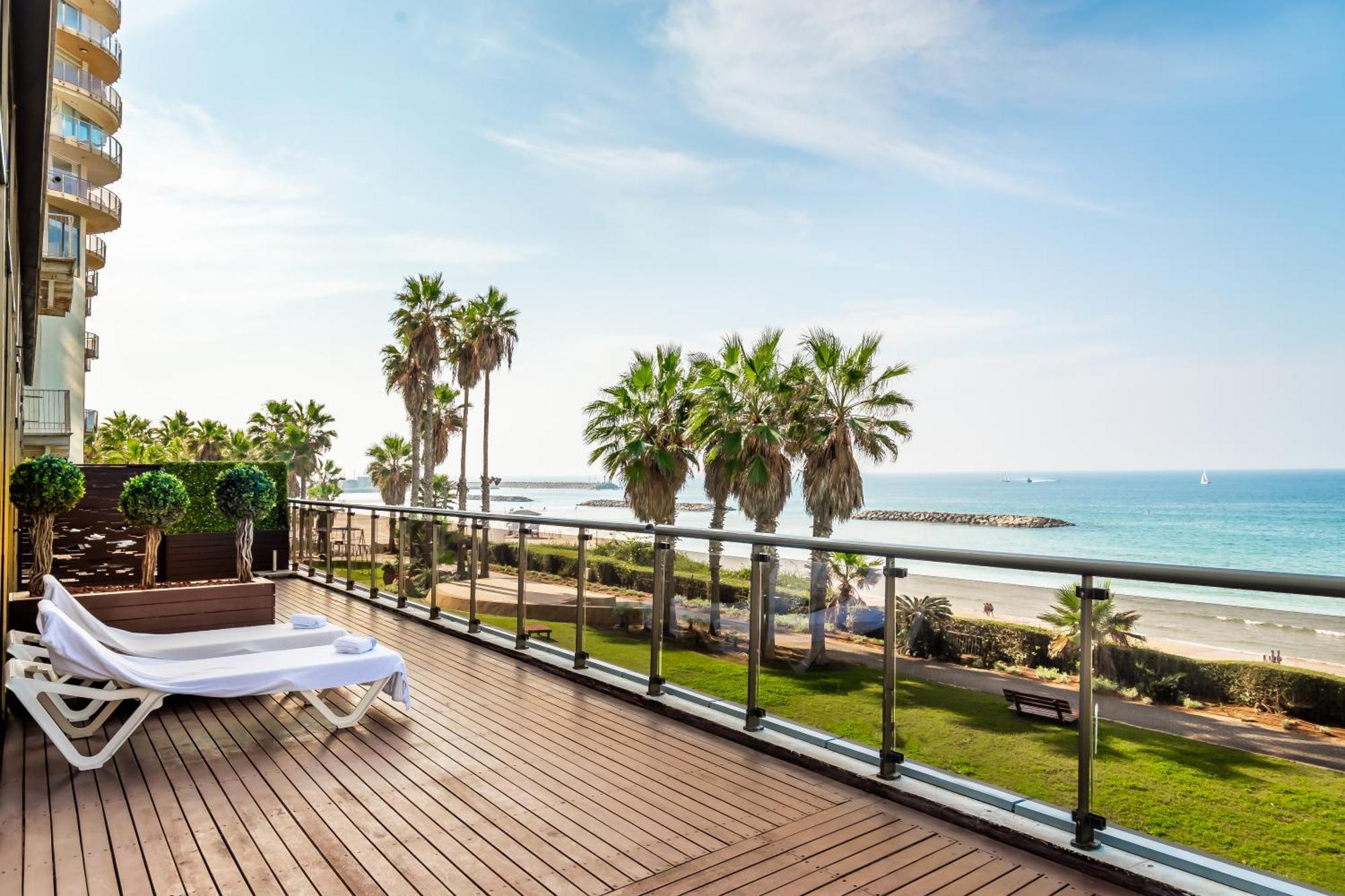 Daniel Herzliya Hotel Zewnętrze zdjęcie View from the balcony of a suite at the Hilton Tel Aviv