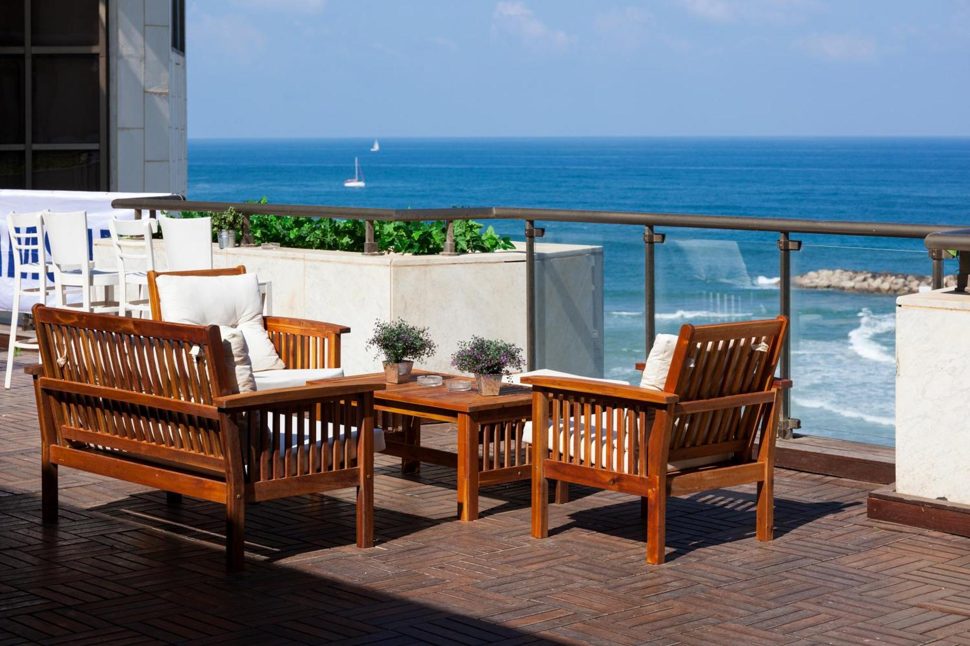 Daniel Herzliya Hotel Zewnętrze zdjęcie A balcony