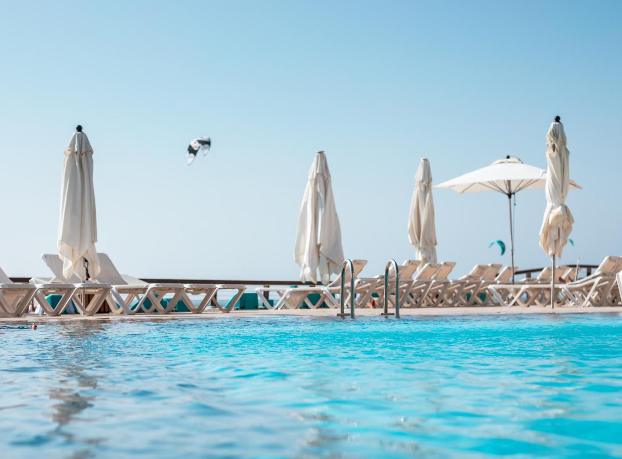 Daniel Herzliya Hotel Zewnętrze zdjęcie A swimming pool