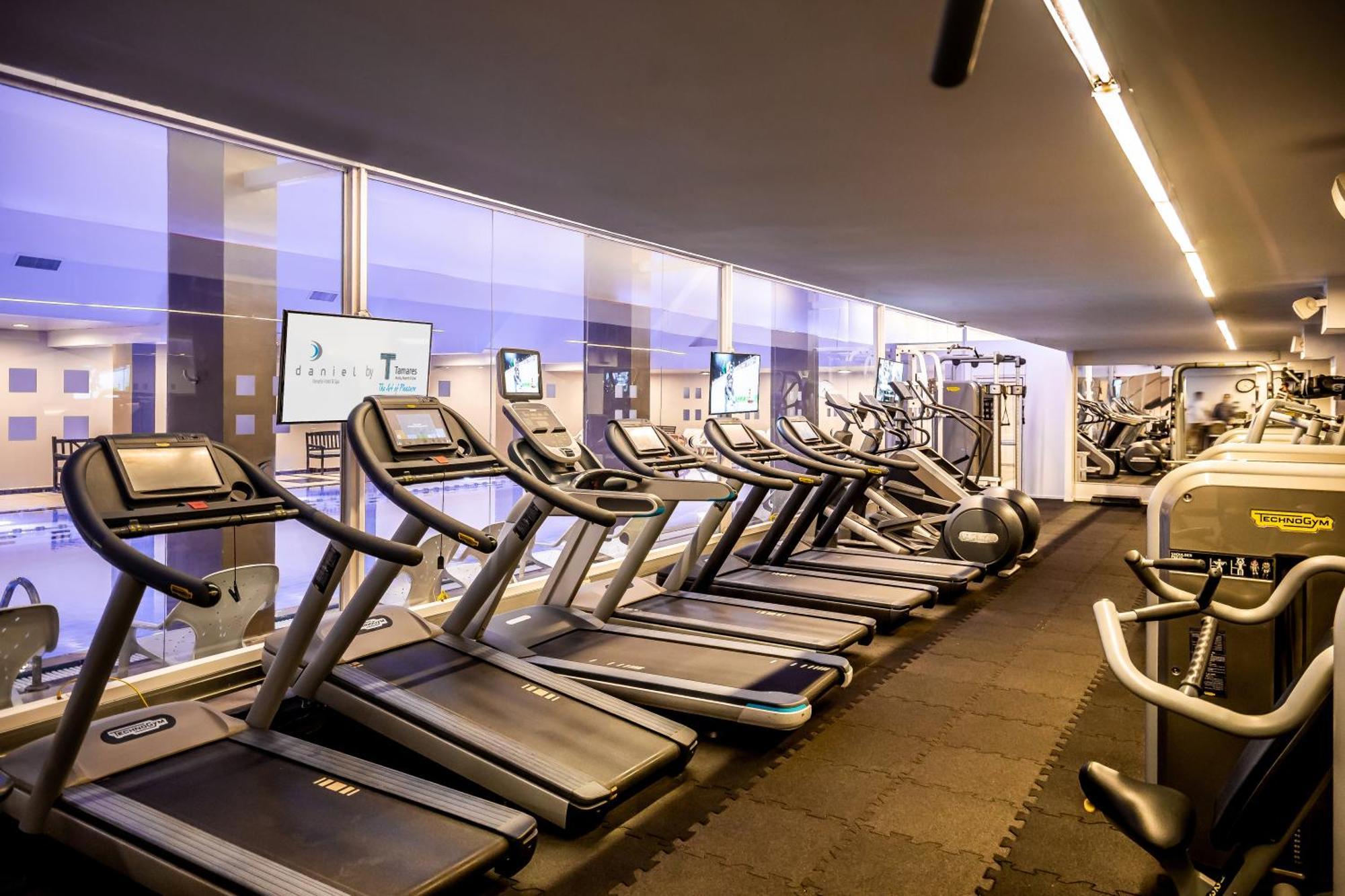 Daniel Herzliya Hotel Zewnętrze zdjęcie The gym at the hotel